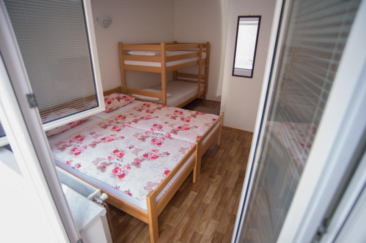 Hostel Larisa Banja Luka Ngoại thất bức ảnh